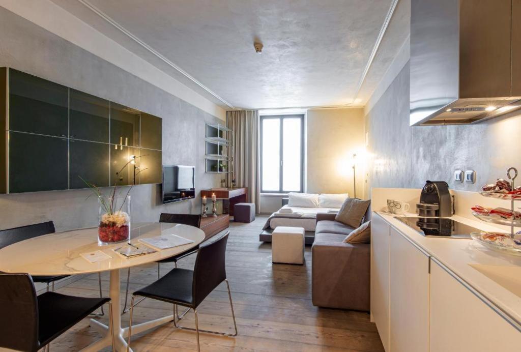 Milan Royal Suites - Centro Duomo Eksteriør billede