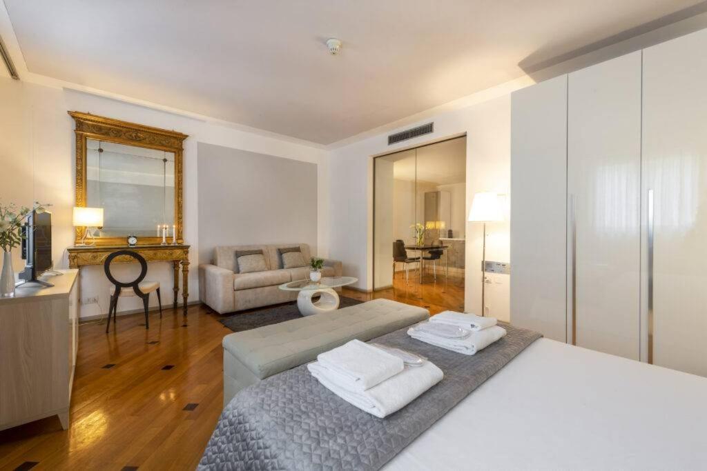 Milan Royal Suites - Centro Duomo Eksteriør billede